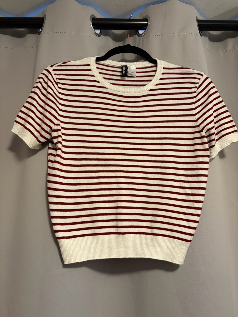 H&M Crewneck Cropped Short-Sleeve Knit Sweater - White & Red Stripes